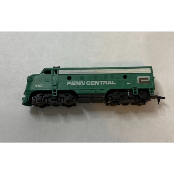 TYCO Diesel F9 "A" Unit - Powered , Penn Central HO Scale Engine - See Desc. - Picture 3 of 5